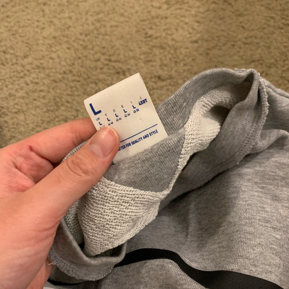 Sweatshirt - Picture 2 of 4